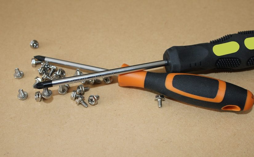 Chłodziarka nie chłodzi, a pralka przecieka – naprawa czy wymiana?